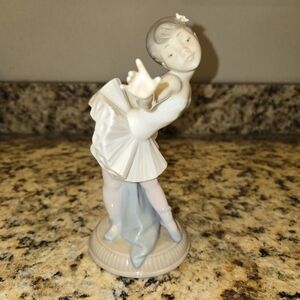 Nao By Lladro  "My First Bow" Porcelain Ballerina Figurine-Vintage